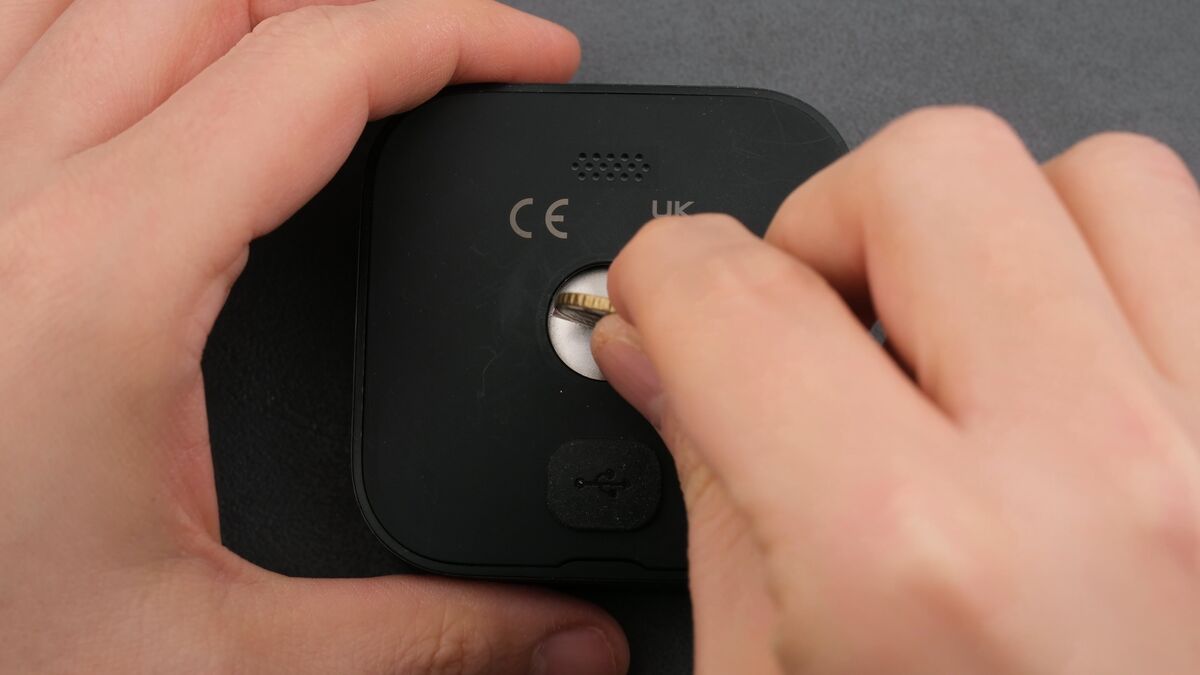 Blink Outdoor Batteriefach schließen