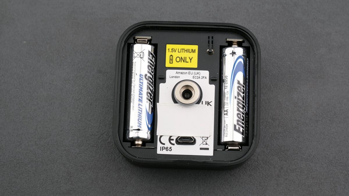 Blink Outdoor Batteriefachabdeckung geöffnet