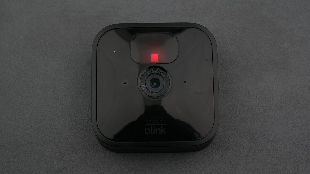 Blink Outdoor Überwachungskamera mit neuen Batterien