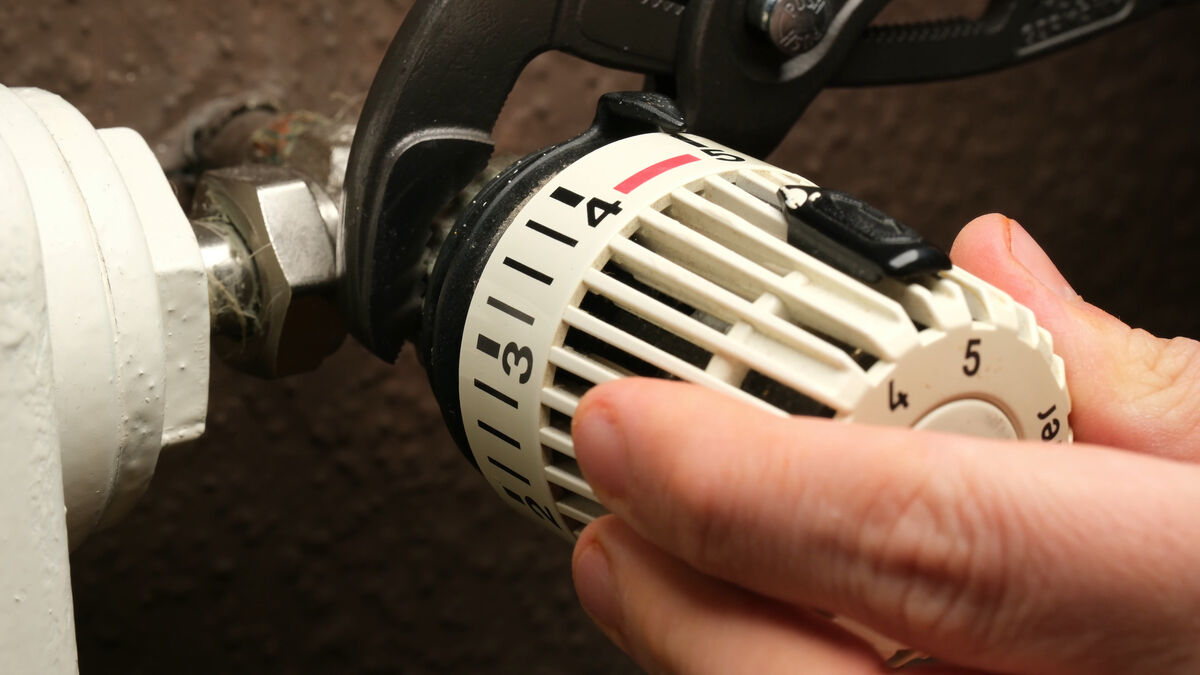 altes Heizungsthermostat abschrauben