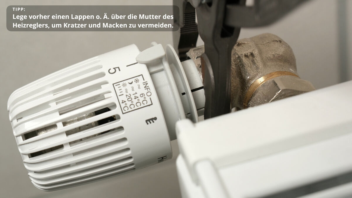 Heimeier-Thermostat mit Wasserpumpenzange lösen