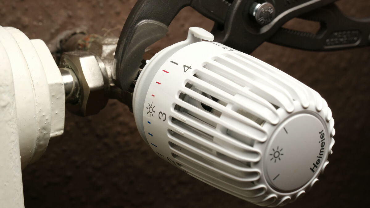 neues Heizungsthermostat festschrauben