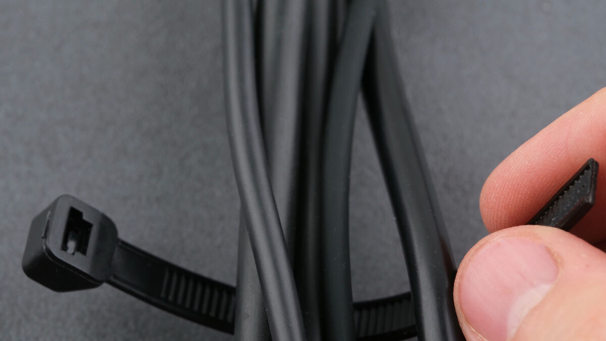 geöffneter Kabelbinder