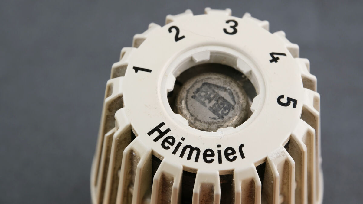 Thermoelements des alten Thermostats sichtbar Thermoelements des alten Thermostats sichtbar