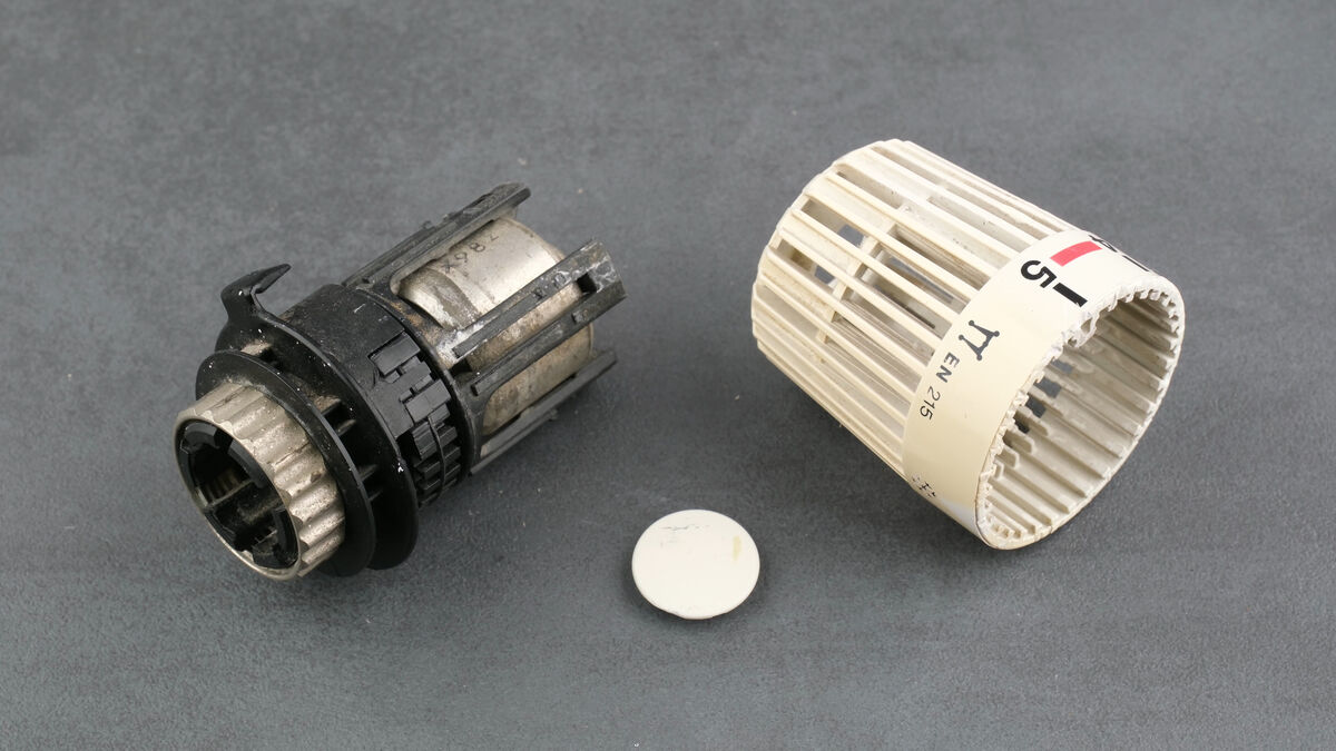 Altes Heimeier Thermostat zerlegt Altes Heimeier Thermostat zerlegt