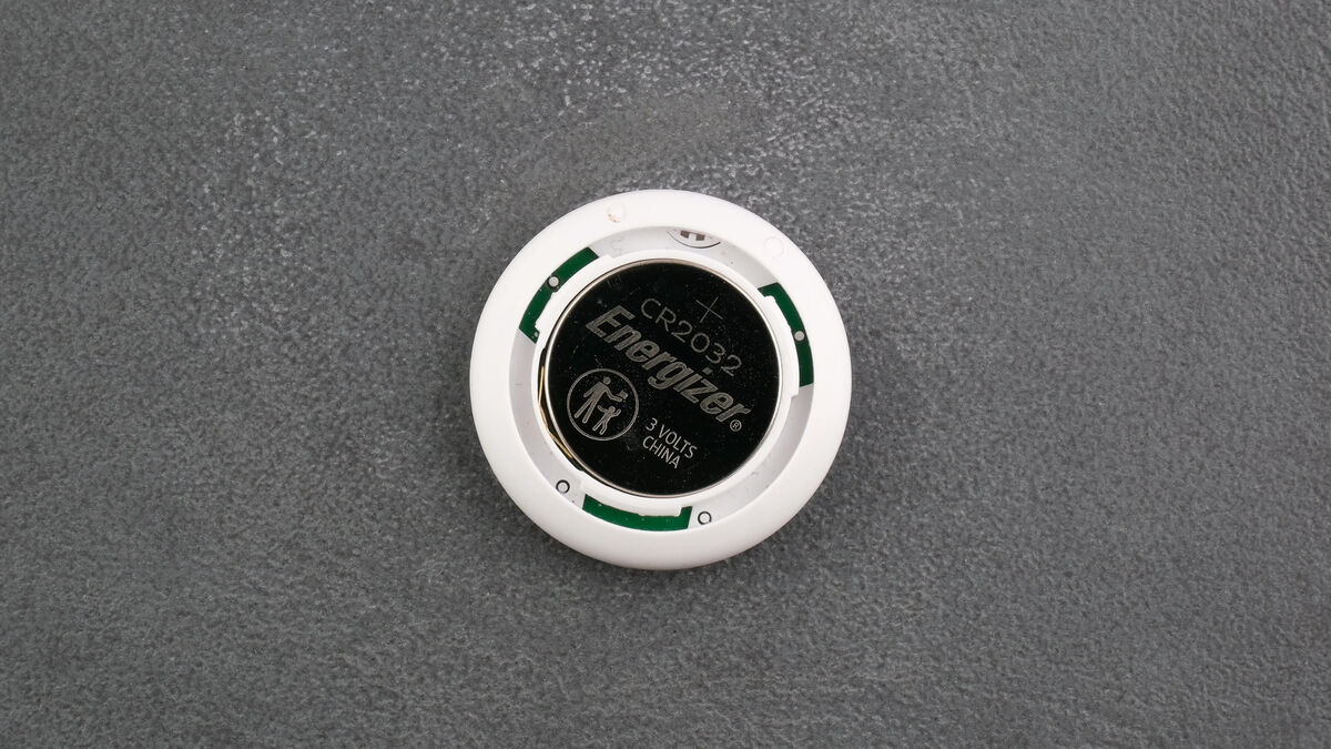 TRONIC Smart Tag Finder Batterie einlegen TRONIC Smart Tag Finder Batterie einlegen