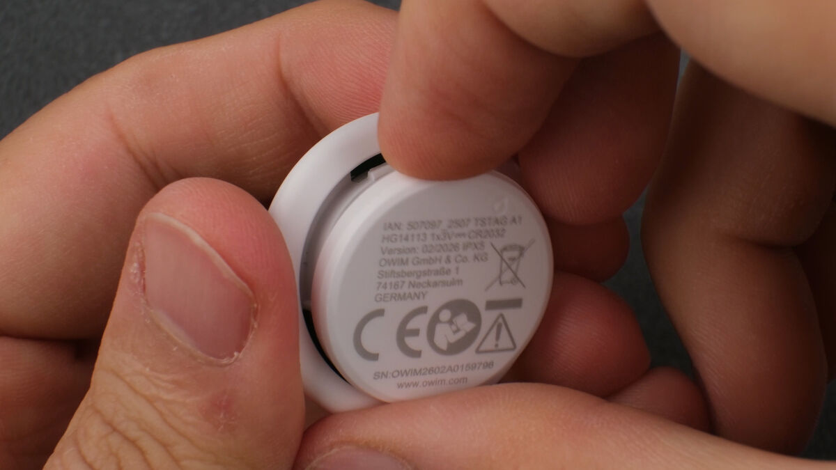 TRONIC Smart Tag Finder die Batteriefach öffnen Schritt 4: Batteriedeckel abnehmen TRONIC Smart Tag Finder die Batteriefach öffnen Schritt 4: Batteriedeckel abnehmen
