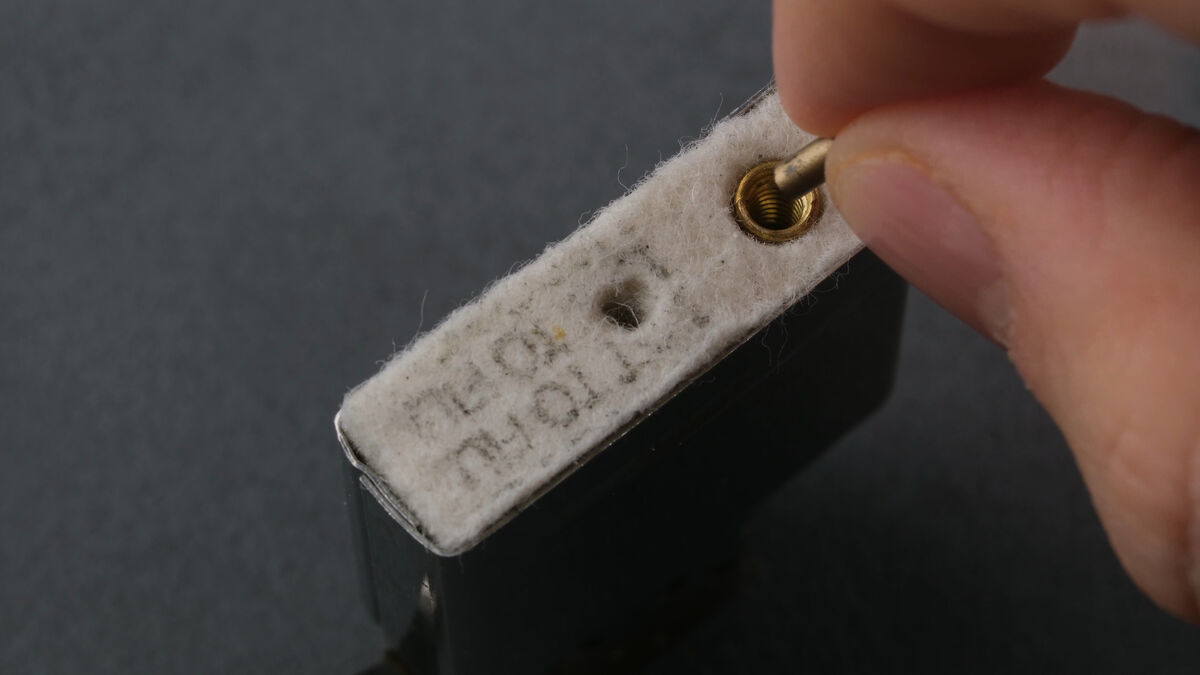 Zippo Feuerstein ersetzen