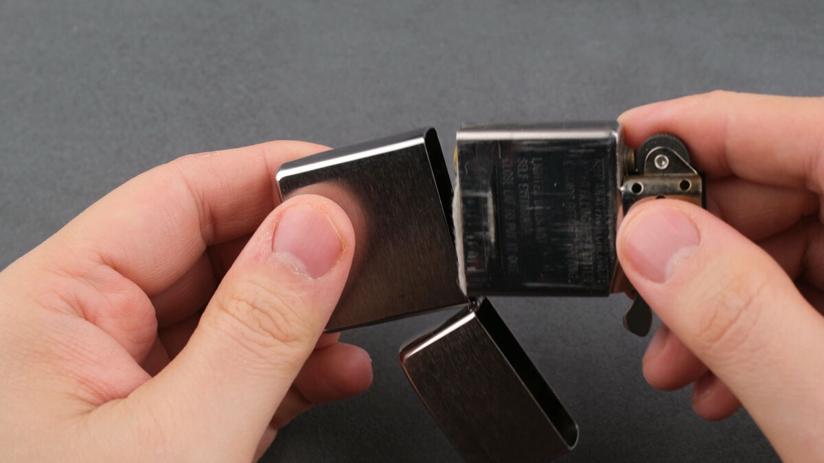 Zippo Insert einsetzen